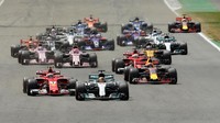 Hamilton tampil sebagai pemenang balapan seri ke-10 musim ini di Silverstone, Inggris. (Foto: REUTERS/Andrew Boyers)