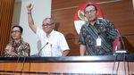 Jempol Ketua KPK Saat Jumpa Pers Tetapkan Novanto Tersangka di 170717