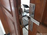 Kantor Balai Pendidikan Jabar di Cirebon Dirusak Puluhan Orang