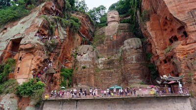 Foto: Patung Buddha Raksasa Terbesar di Dunia