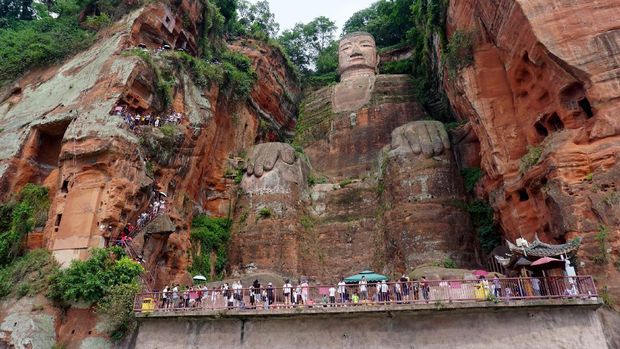 Inilah Patung Buddha Terbesar Sedunia dari China