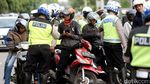 Terobos Jalur Cepat, Pemotor Kena Razia Polisi