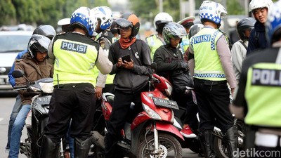 Terobos Jalur Cepat, Pemotor Kena Razia Polisi