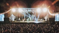 Bahkan semakin malam, Folk Music Festival terasa semakin spesial. Foto: Instagram Folk Music Festival