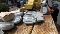 Lampu-lampu yang rusak atau putus diganti.