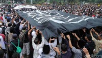 Ada 7 tuntutan yang disampaikan massa dari Aliansi Ormas dan Umat Islam Jabodetabek ini.