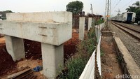 Proyek pembangunan jalur KA rel ganda Manggarai-Cikarang terdiri tiga bagian.