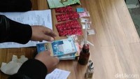 Cukup mengejutkan karena lama tak terdengar, Pretty terungkap sebagai penyuplai barang terlarang ini semenjak dua tahun lalu. Foto: Hanif Hawari