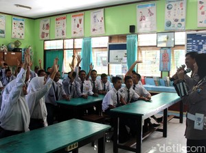 Tahun Ajaran Baru, Polisi Gencar Kampanye Safety Riding ke Sekolah
