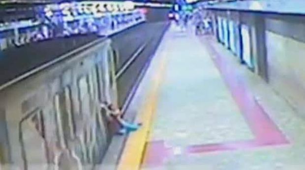 Momen ngeri saat Natalya Garkovich terseret kereta di peron stasiun Italia