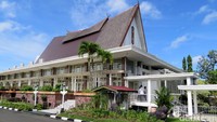 Bentuk bangunan Istana Isen Mulang menyerupai rumah Betang, yang merupakan rumah adat khas Kalimantan Tengah