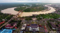 Di atas Sungai Kahayan terdapat Jembatan sepanjang 640 meter dan lebar 9 meter yang menghubungkan Kota Palangkaraya dengan 4 kabupaten, yakni Kabupaten Barito Selatan, Barito Timur, Barito Utara dan Murung Jaya. Jembatan tersebut dikenal dengan nama Jembatan Sungai Kahayan. (Dok. 20detik).