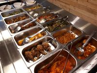 Warung Pickers: Makan Nasi Rames Komplet Plus Es Kopi Susu di Warung Kekinian