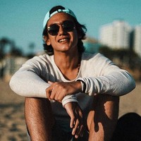 Gaya cool Adipati terlihat dari gaya kesehariannya yang ada di Instagramnya.  Foto: Dok. Instagram/adipati