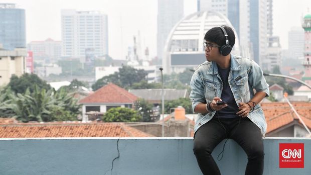 Sennheiser HD 4.5 BTNC memiliki rentang suara menengah dengan karakteristik ringan dan cerah.