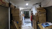 Wilayah Glodok sendiri selama puluhan tahun dikenal sebagai pusat penjualan berbagai macam barang elektronik yang terbagi dalam beberapa kawasan Glodok Plaza, Pasar Glodok, Harco Glodok, dan Plaza Prion. 