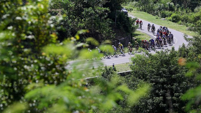 Etape 5 Tour de Flores Milik Whitehouse dari Tim Laos