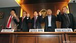 Foto: Senyum Novanto Jawab Penetapan Tersangka Kasus e-KTP