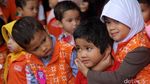 Keceriaan dan Isak Tangis Warnai Hari Pertama Sekolah TK
