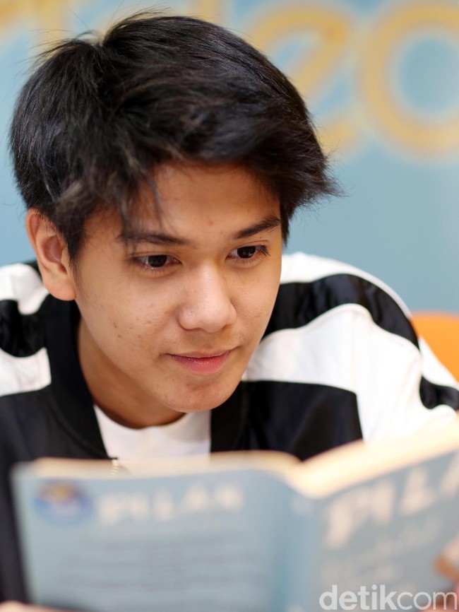 Sementara Iqbaal Ramadhan merupakan sosok yang alim. Iqbaal bahkan memiliki cita-cita mulia yakni sebagai hafiz.  Foto: Asep Syaifullah