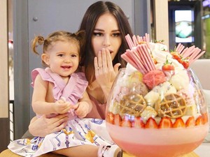 Dessert Raksasa Ini Hits di Bangkok, Isinya 22 Skop Es Krim dan Aneka Topping