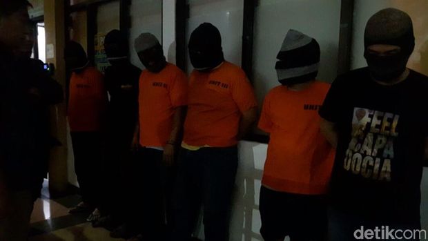 Polisi menangkap staf Sekda Riau terkait narkoba.