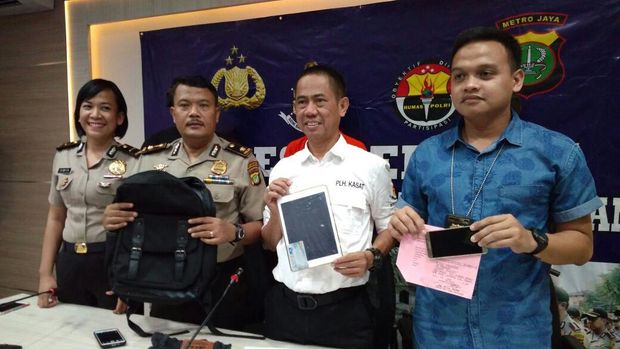 RT menggasak barang berharga senilai Rp 500 juta.