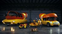 Kendaraan layan antara hot dog.