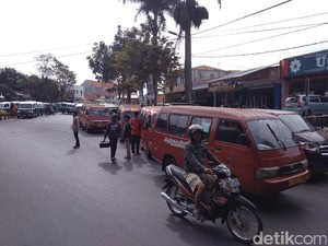 Tolak Ojek Online Masuk Garut, Ratusan Sopir Angkot Mogok