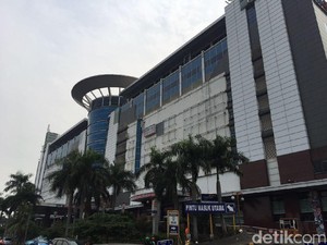 Konsumennya Terbatas, Mal MGK Memang Sepi dari Dulu