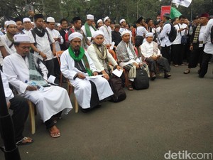 Massa Tolak Perppu Ormas di Depan Monas, Ini 7 Poin Tuntutan