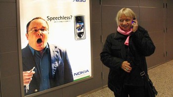Iklan Nokia pun ada di mana-mana. Foto: Getty Images