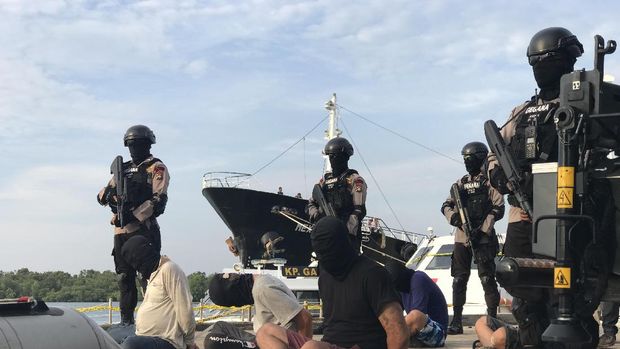 5 Kru kapal dibekuk petugas.
