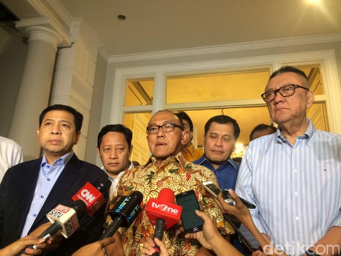 Bertemu Ical, Novanto: Saya Dapat Saran yang Berguna