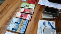 Barang bukti yang disita berupa uang tunai, narkotika jenis sabu berat 1,12 gram, 23 butir ekstasi dan 38 butir happy five.