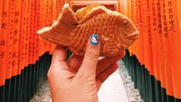 Wanita bernama Melissa Hie ini mengunggah foto makanan saat travelling pada tahun 2014 dan hingga kini konsisten mengunggah foto makanan jika sedang plesiran ke berbagai negara. Pasti Anda tau, Taiyaki ini sedang ada dimana? (Foto: Instagram Girl Eat World)