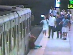 Ini Video Wanita Terseret Kereta di Sepanjang Peron Italia