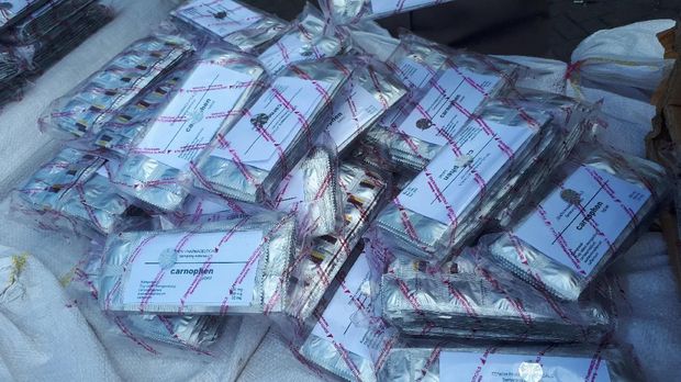 Pil yang termasuk obat keras ini hendak dikirim ke Kalimantan