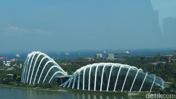 Foto: Pemandangan Singapura dari Atas Bianglala Raksasa