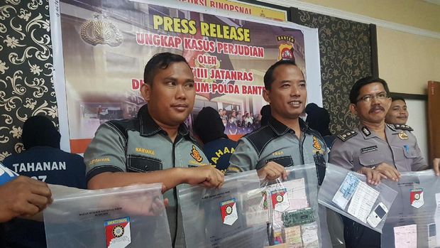 Barang bukti yang diamankan polisi.