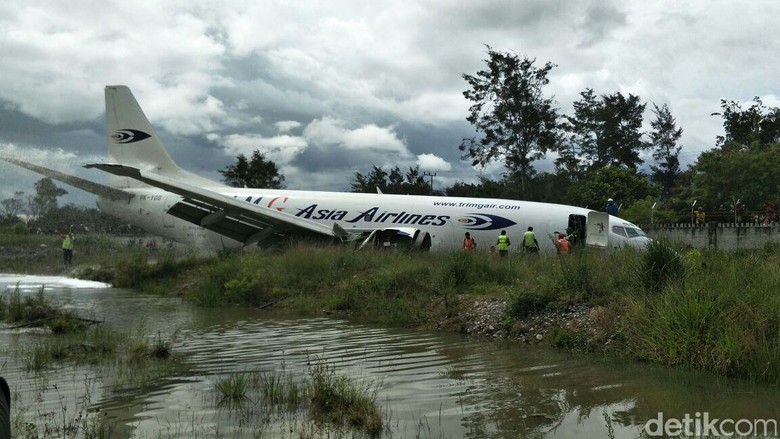 Pesawat Tri MG Asia Tergelincir, Runway Bandara Wamena Terblok Pesawat Tri MG Asia Tergelincir, Runway Bandara Wamena Terblok