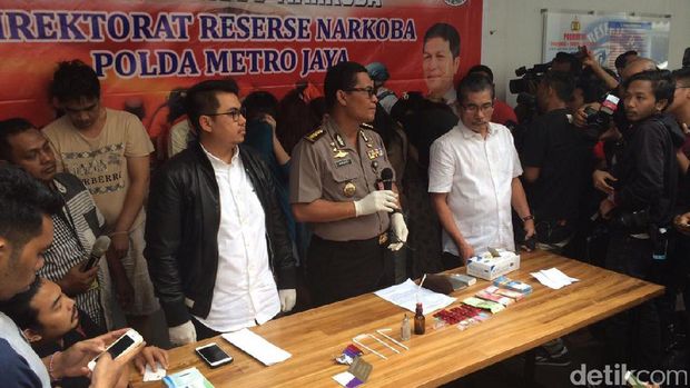 Polda Metro Jaya menggelar jumpa pers soal kasus narkoba artis Pretty Asmara Cs.