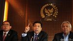 Foto: Senyum Novanto Jawab Penetapan Tersangka Kasus e-KTP