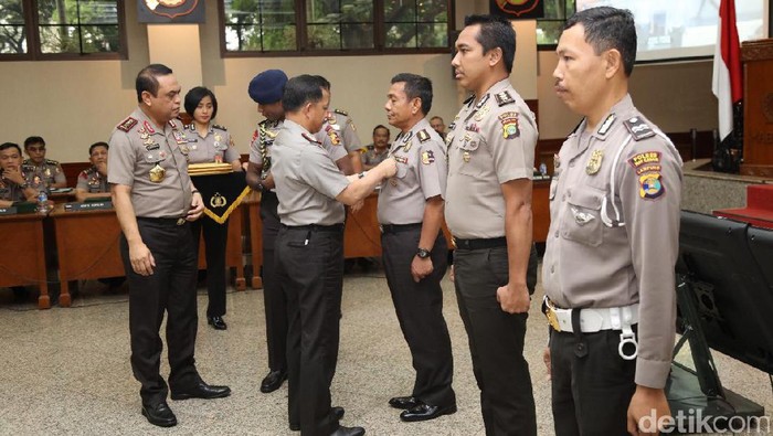 Aksi Aiptu Rutaman Selamatkan 1 Keluarga yang Terperosok ke Jurang