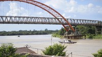 Jembatan Kahayan yang menghubungkan Kota Palangka Raya dengan berbagai daerah lain di Kalimantan Tengah.