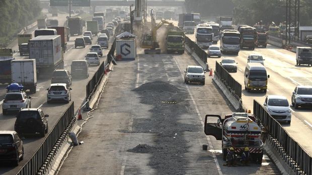 Tol layang Jakarta-Cikampek II, di ruas Jalan Tol Jakarta-Cikampek, memiliki panjang 36 kilometer yang membentang dari Cikunir hingga Karawang Barat.