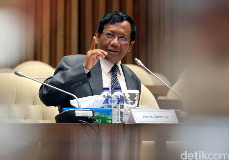 Cuitan Mahfud MD soal Pengacara Novanto Tuntut KPK ke Pengadilan HAM Cuitan Mahfud MD soal Pengacara Novanto Tuntut KPK ke Pengadilan HAM