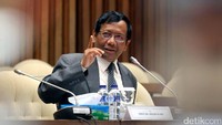 Mahfud MD menyebut hak angket yang digulirkan ke DPR salah alamat. KPK bukan bagian dari pemerintahan.