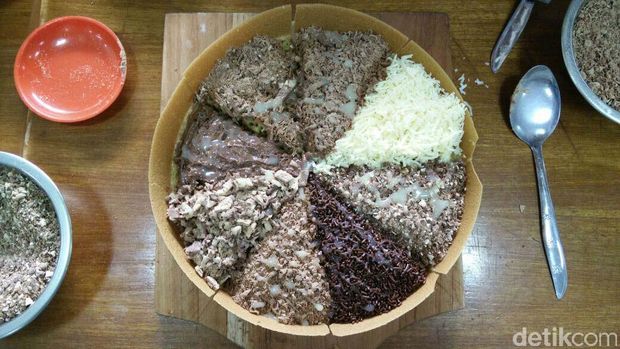 Bisnis martabak modifikasi saat ini semakin digandrungi para pebisnis muda. Salah satunya dilakoni anak sulung Presiden Jokowi, Gibran Rakabuming Raka.