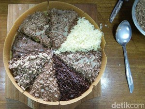 Tamu Resepsi Kahiyang-Bobby Akan Disuguhi Ayam Setan dan 300 Martabak Markobar